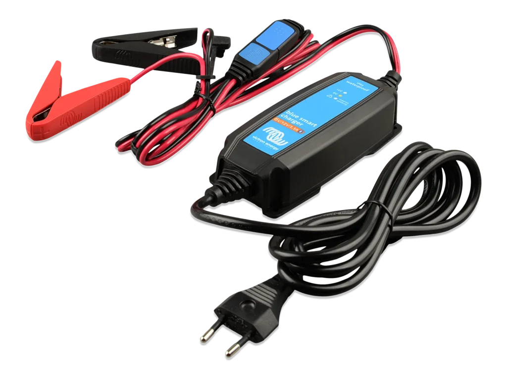 Blue Smart IP65 Charger 6V/12V-1.1 + DC connector