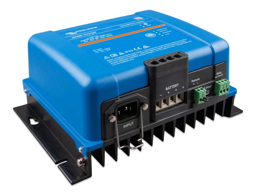 Victron Smart IP43 Şarj Cihazı 12/50 (3) 120/240V
